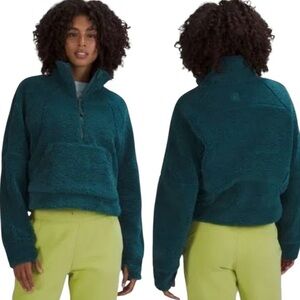 Lululemon Scuba Oversized Cropped Fleece Funnel Neck in Green Jasper